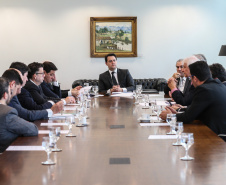 O governador Carlos Massa Ratinho Junior recebeu nesta quarta-feira (7), no Palácio Iguaçu, dirigentes da OnlyStars, que representam grupos empresariais chineses e portugueses no Brasil.  Curitiba, 05/08/2019 -Foto: Geraldo Bubniak/ANPr
