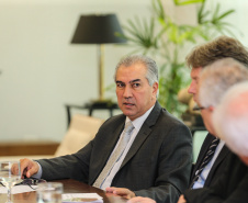 O governador Carlos Massa Ratinho Junior recebeu nesta quarta-feira (7), no Palácio Iguaçu, dirigentes da OnlyStars, que representam grupos empresariais chineses e portugueses no Brasil. Reinaldo Azambuja, governador de Mato Grosso do Sul esteve presente no evento. Curitiba, 05/08/2019 -Foto: Geraldo Bubniak/ANPr