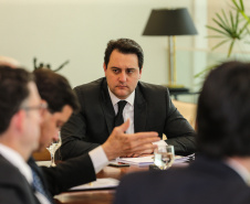 O governador Carlos Massa Ratinho Junior recebeu nesta quarta-feira (7), no Palácio Iguaçu, dirigentes da OnlyStars, que representam grupos empresariais chineses e portugueses no Brasil.  Curitiba, 05/08/2019 -Foto: Geraldo Bubniak/ANPr
