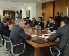 O governador Carlos Massa Ratinho Junior recebeu nesta quarta-feira (7), no Palácio Iguaçu, dirigentes da OnlyStars, que representam grupos empresariais chineses e portugueses no Brasil.    Curitiba, 05/08/2019 -Foto: Geraldo Bubniak/ANPr