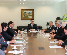 O governador Carlos Massa Ratinho Junior recebeu nesta quarta-feira (7), no Palácio Iguaçu, dirigentes da OnlyStars, que representam grupos empresariais chineses e portugueses no Brasil.    Curitiba, 05/08/2019 -Foto: Geraldo Bubniak/ANPr