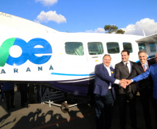 O Paraná passa a ter a maior malha aeroviária do País com o início nesta quarta-feira (07) do programa Voe Paraná. O novo pacote aéreo regional foi lançado pelo governador Carlos Massa Ratinho Junior no Aeroporto do Bacacheri, em Curitiba, e vai atender 12 cidades, de todas as regiões do Estado.Foto Gilson Abreu AENPr