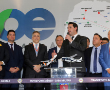 O Paraná passa a ter a maior malha aeroviária do País com o início nesta quarta-feira (07) do programa Voe Paraná. O novo pacote aéreo regional foi lançado pelo governador Carlos Massa Ratinho Junior no Aeroporto do Bacacheri, em Curitiba, e vai atender 12 cidades, de todas as regiões do Estado.Foto Gilson Abreu AENPr