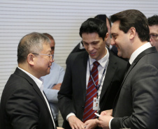 O governador Carlos Massa Ratinho Junior e técnicos da Secretaria de Infraestrutura e Logística apresentaram nesta quarta-feira (7) ao grupo China Merchants projetos ferroviários de curto, médio e longo prazos no Paraná
