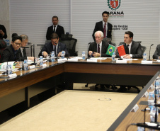 O governador Carlos Massa Ratinho Junior e técnicos da Secretaria de Infraestrutura e Logística apresentaram nesta quarta-feira (7) ao grupo China Merchants projetos ferroviários de curto, médio e longo prazos no Paraná