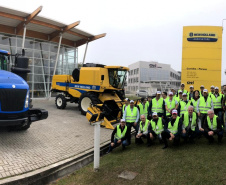 Na quarta-feira (7), começou a série de visitas técnicas na fábrica da New Holland e capacitação dos novos técnicos do Instituto Paranaense de Assistência Técnica e Extensão Rural (Emater), com palestrantes da Embrapa, Emater e Secretaria de Estado da Agricultura e do Abastecimento.