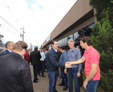 O governador Carlos Massa Ratinho Junior reúne-se com prefeitos na sede da Associação dos Municípios do Sudoeste do Paraná (Amsop), em Francisco Beltrão e assina autorização para licitações de obras para a infraestrutura urbana