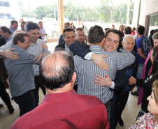 O governador Carlos Massa Ratinho Junior reúne-se com prefeitos na sede da Associação dos Municípios do Sudoeste do Paraná (Amsop), em Francisco Beltrão e assina autorização para licitações de obras para a infraestrutura urbana