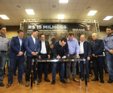 O governador Carlos Massa Ratinho Junior reúne-se com prefeitos na sede da Associação dos Municípios do Sudoeste do Paraná (Amsop), em Francisco Beltrão e assina autorização para licitações de obras para a infraestrutura urbana