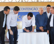 O governador Carlos Massa Ratinho Junior reúne-se com prefeitos na sede da Associação dos Municípios do Sudoeste do Paraná (Amsop), em Francisco Beltrão e assina autorização para licitações de obras para a infraestrutura urbana