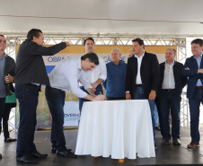 O governador Carlos Massa Ratinho Junior reúne-se com prefeitos na sede da Associação dos Municípios do Sudoeste do Paraná (Amsop), em Francisco Beltrão e assina autorização para licitações de obras para a infraestrutura urbana