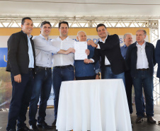 O governador Carlos Massa Ratinho Junior reúne-se com prefeitos na sede da Associação dos Municípios do Sudoeste do Paraná (Amsop), em Francisco Beltrão e assina autorização para licitações de obras para a infraestrutura urbana