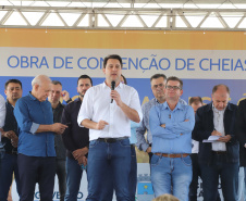 O governador Carlos Massa Ratinho Junior reúne-se com prefeitos na sede da Associação dos Municípios do Sudoeste do Paraná (Amsop), em Francisco Beltrão e assina autorização para licitações de obras para a infraestrutura urbana