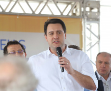O governador Carlos Massa Ratinho Junior reúne-se com prefeitos na sede da Associação dos Municípios do Sudoeste do Paraná (Amsop), em Francisco Beltrão e assina autorização para licitações de obras para a infraestrutura urbana
