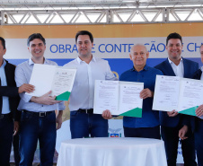O governador Carlos Massa Ratinho Junior assinou nesta quinta-feira (8) a ordem de serviço para início das obras para contenção de enchentes do Rio Marrecas, em Francisco Beltrão, no Sudoeste do Estado. O Governo do Estado está investindo R$ 30 milhões nesta primeira etapa da obra.