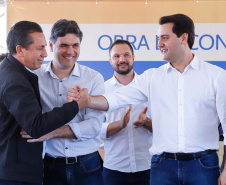 O governador Carlos Massa Ratinho Junior assinou nesta quinta-feira (8) a ordem de serviço para início das obras para contenção de enchentes do Rio Marrecas, em Francisco Beltrão, no Sudoeste do Estado. O Governo do Estado está investindo R$ 30 milhões nesta primeira etapa da obra.