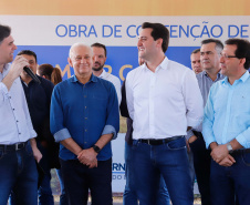 O governador Carlos Massa Ratinho Junior assinou nesta quinta-feira (8) a ordem de serviço para início das obras para contenção de enchentes do Rio Marrecas, em Francisco Beltrão, no Sudoeste do Estado. O Governo do Estado está investindo R$ 30 milhões nesta primeira etapa da obra.