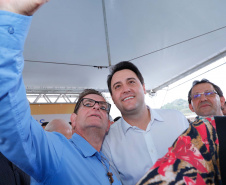O governador Carlos Massa Ratinho Junior assinou nesta quinta-feira (8) a ordem de serviço para início das obras para contenção de enchentes do Rio Marrecas, em Francisco Beltrão, no Sudoeste do Estado. O Governo do Estado está investindo R$ 30 milhões nesta primeira etapa da obra.