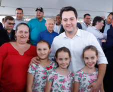 O governador Carlos Massa Ratinho Junior assinou nesta quinta-feira (8) a ordem de serviço para início das obras para contenção de enchentes do Rio Marrecas, em Francisco Beltrão, no Sudoeste do Estado. O Governo do Estado está investindo R$ 30 milhões nesta primeira etapa da obra.
