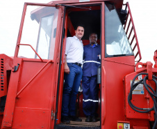 O governador Carlos Massa Ratinho Junior assinou nesta quinta-feira (8) a ordem de serviço para início das obras para contenção de enchentes do Rio Marrecas, em Francisco Beltrão, no Sudoeste do Estado. O Governo do Estado está investindo R$ 30 milhões nesta primeira etapa da obra.