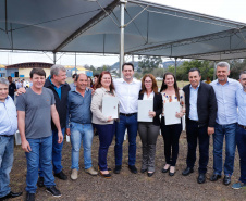 O governador Carlos Massa Ratinho Junior assinou nesta quinta-feira (8) a ordem de serviço para início das obras para contenção de enchentes do Rio Marrecas, em Francisco Beltrão, no Sudoeste do Estado. O Governo do Estado está investindo R$ 30 milhões nesta primeira etapa da obra.