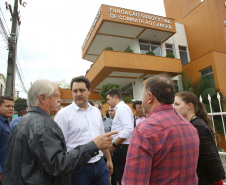 O governador Carlos Massa Ratinho Junior autorizou nesta quarta-feira (8), em Pato Branco, o repasse de R$ 565 mil para aquisição de equipamentos e acessórios para o setor de radiologia do Hospital do Câncer da cidade.