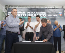 O governador Carlos Massa Ratinho Junior autorizou nesta quarta-feira (8), em Pato Branco, o repasse de R$ 565 mil para aquisição de equipamentos e acessórios para o setor de radiologia do Hospital do Câncer da cidade.