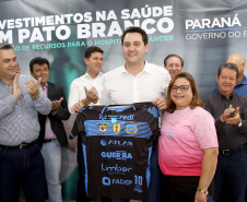 O governador Carlos Massa Ratinho Junior autorizou nesta quarta-feira (8), em Pato Branco, o repasse de R$ 565 mil para aquisição de equipamentos e acessórios para o setor de radiologia do Hospital do Câncer da cidade.