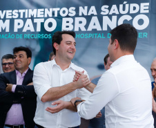 O governador Carlos Massa Ratinho Junior autorizou nesta quarta-feira (8), em Pato Branco, o repasse de R$ 565 mil para aquisição de equipamentos e acessórios para o setor de radiologia do Hospital do Câncer da cidade.