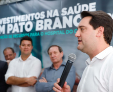 O governador Carlos Massa Ratinho Junior autorizou nesta quarta-feira (8), em Pato Branco, o repasse de R$ 565 mil para aquisição de equipamentos e acessórios para o setor de radiologia do Hospital do Câncer da cidade.