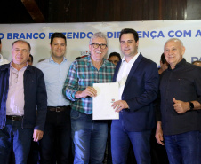 O governador Carlos Massa Ratinho Junior autorizou nesta quinta-feira (8), em Pato Branco, o repasse de R$ 20 milhões para a construção do novo prédio da prefeitura da cidade. O convênio prevê R$ 6 milhões de contrapartida municipal. 