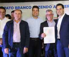 O governador Carlos Massa Ratinho Junior autorizou nesta quinta-feira (8), em Pato Branco, o repasse de R$ 20 milhões para a construção do novo prédio da prefeitura da cidade. O convênio prevê R$ 6 milhões de contrapartida municipal. 