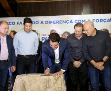O governador Carlos Massa Ratinho Junior autorizou nesta quinta-feira (8), em Pato Branco, o repasse de R$ 20 milhões para a construção do novo prédio da prefeitura da cidade. O convênio prevê R$ 6 milhões de contrapartida municipal. 