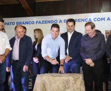 O governador Carlos Massa Ratinho Junior autorizou nesta quinta-feira (8), em Pato Branco, o repasse de R$ 20 milhões para a construção do novo prédio da prefeitura da cidade. O convênio prevê R$ 6 milhões de contrapartida municipal. 