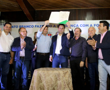 O governador Carlos Massa Ratinho Junior autorizou nesta quinta-feira (8), em Pato Branco, o repasse de R$ 20 milhões para a construção do novo prédio da prefeitura da cidade. O convênio prevê R$ 6 milhões de contrapartida municipal. 