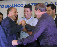 O governador Carlos Massa Ratinho Junior autorizou nesta quinta-feira (8), em Pato Branco, o repasse de R$ 20 milhões para a construção do novo prédio da prefeitura da cidade. O convênio prevê R$ 6 milhões de contrapartida municipal. 
