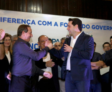 O governador Carlos Massa Ratinho Junior autorizou nesta quinta-feira (8), em Pato Branco, o repasse de R$ 20 milhões para a construção do novo prédio da prefeitura da cidade. O convênio prevê R$ 6 milhões de contrapartida municipal. 