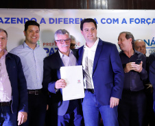 O governador Carlos Massa Ratinho Junior autorizou nesta quinta-feira (8), em Pato Branco, o repasse de R$ 20 milhões para a construção do novo prédio da prefeitura da cidade. O convênio prevê R$ 6 milhões de contrapartida municipal. O governador Carlos Massa Ratinho Junior autorizou nesta quinta-feira (8), em Pato Branco, o repasse de R$ 20 milhões para a construção do novo prédio da prefeitura da cidade. O convênio prevê R$ 6 milhões de contrapartida municipal. 