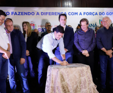 O governador Carlos Massa Ratinho Junior autorizou nesta quinta-feira (8), em Pato Branco, o repasse de R$ 20 milhões para a construção do novo prédio da prefeitura da cidade. O convênio prevê R$ 6 milhões de contrapartida municipal. 