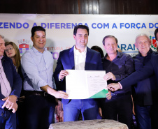 O governador Carlos Massa Ratinho Junior autorizou nesta quinta-feira (8), em Pato Branco, o repasse de R$ 20 milhões para a construção do novo prédio da prefeitura da cidade. O convênio prevê R$ 6 milhões de contrapartida municipal. 