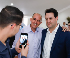 O Biopark - Parque Científico e Tecnológico de Biociências de Toledo, no Oeste do Estado, vai ganhar um Complexo Hospitalar e de Saúde. O governador Carlos Massa Ratinho Junior participou nesta sexta-feira (9) do anúncio do empreendimento, que pertence ao grupo Sempre Vida e vai unir o atendimento na saúde ao desenvolvimento de pesquisas e inovação.