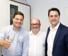 O Biopark - Parque Científico e Tecnológico de Biociências de Toledo, no Oeste do Estado, vai ganhar um Complexo Hospitalar e de Saúde. O governador Carlos Massa Ratinho Junior participou nesta sexta-feira (9) do anúncio do empreendimento, que pertence ao grupo Sempre Vida e vai unir o atendimento na saúde ao desenvolvimento de pesquisas e inovação.