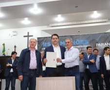 O governador Carlos Massa Ratinho Junior participa nesta sexta-feira (09), em na câmara de Toledo, a liberação de recursos para municípios da região Oeste. Participaram: prefeito de Toledo, Lucio De Marchi; secretário Chefe da Casa Civil, Guto Silva; de Desenvolvimento Urbano, João Carlos Ortega; do Planejamento, Valdemar Jorge e da Infraestrutura e Logística, Sandro Alex; deputados e demais autoridades.Toledo, 09-08-19.Foto: Arnaldo Alves / ANPr.