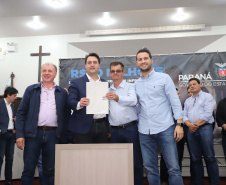 O governador Carlos Massa Ratinho Junior participa nesta sexta-feira (09), em na câmara de Toledo, a liberação de recursos para municípios da região Oeste. Participaram: prefeito de Toledo, Lucio De Marchi; secretário Chefe da Casa Civil, Guto Silva; de Desenvolvimento Urbano, João Carlos Ortega; do Planejamento, Valdemar Jorge e da Infraestrutura e Logística, Sandro Alex; deputados e demais autoridades.Toledo, 09-08-19.Foto: Arnaldo Alves / ANPr.