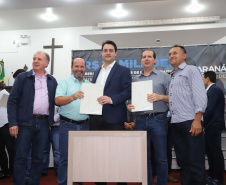 O governador Carlos Massa Ratinho Junior participa nesta sexta-feira (09), em na câmara de Toledo, a liberação de recursos para municípios da região Oeste. Participaram: prefeito de Toledo, Lucio De Marchi; secretário Chefe da Casa Civil, Guto Silva; de Desenvolvimento Urbano, João Carlos Ortega; do Planejamento, Valdemar Jorge e da Infraestrutura e Logística, Sandro Alex; deputados e demais autoridades.Toledo, 09-08-19.Foto: Arnaldo Alves / ANPr.