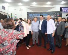 O governador Carlos Massa Ratinho Junior participa nesta sexta-feira (09), em na câmara de Toledo, a liberação de recursos para municípios da região Oeste. Participaram: prefeito de Toledo, Lucio De Marchi; secretário Chefe da Casa Civil, Guto Silva; de Desenvolvimento Urbano, João Carlos Ortega; do Planejamento, Valdemar Jorge e da Infraestrutura e Logística, Sandro Alex; deputados e demais autoridades.Toledo, 09-08-19.Foto: Arnaldo Alves / ANPr.