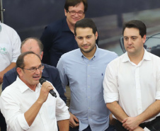 O governador Carlos Massa Ratinho Junior participa nesta sexta-feira (09), em na câmara de Toledo, a liberação de recursos para municípios da região Oeste. Participaram: prefeito de Toledo, Lucio De Marchi; secretário Chefe da Casa Civil, Guto Silva; de Desenvolvimento Urbano, João Carlos Ortega; do Planejamento, Valdemar Jorge e da Infraestrutura e Logística, Sandro Alex; deputados e demais autoridades.Toledo, 09-08-19.Foto: Arnaldo Alves / ANPr.