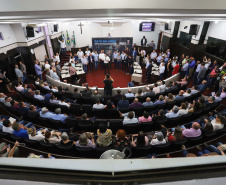 O governador Carlos Massa Ratinho Junior participa nesta sexta-feira (09), em na câmara de Toledo, a liberação de recursos para municípios da região Oeste. Participaram: prefeito de Toledo, Lucio De Marchi; secretário Chefe da Casa Civil, Guto Silva; de Desenvolvimento Urbano, João Carlos Ortega; do Planejamento, Valdemar Jorge e da Infraestrutura e Logística, Sandro Alex; deputados e demais autoridades.Toledo, 09-08-19.Foto: Arnaldo Alves / ANPr.