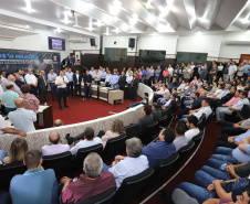 O governador Carlos Massa Ratinho Junior participa nesta sexta-feira (09), em na câmara de Toledo, a liberação de recursos para municípios da região Oeste. Participaram: prefeito de Toledo, Lucio De Marchi; secretário Chefe da Casa Civil, Guto Silva; de Desenvolvimento Urbano, João Carlos Ortega; do Planejamento, Valdemar Jorge e da Infraestrutura e Logística, Sandro Alex; deputados e demais autoridades.Toledo, 09-08-19.Foto: Arnaldo Alves / ANPr.