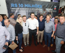 O governador Carlos Massa Ratinho Junior participa nesta sexta-feira (09), em na câmara de Toledo, a liberação de recursos para municípios da região Oeste. Participaram: prefeito de Toledo, Lucio De Marchi; secretário Chefe da Casa Civil, Guto Silva; de Desenvolvimento Urbano, João Carlos Ortega; do Planejamento, Valdemar Jorge e da Infraestrutura e Logística, Sandro Alex; deputados e demais autoridades.Toledo, 09-08-19.Foto: Arnaldo Alves / ANPr.